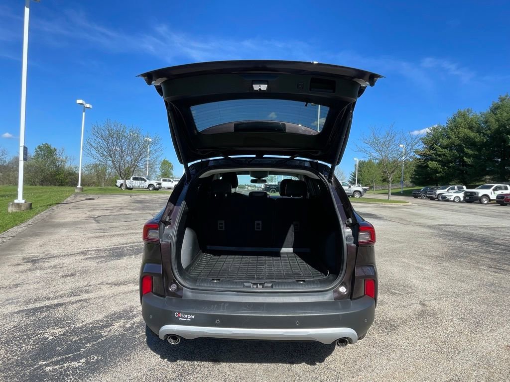 Certified 2023 Ford Escape Platinum w/ Premium Technology Package AWD/4WD image 16