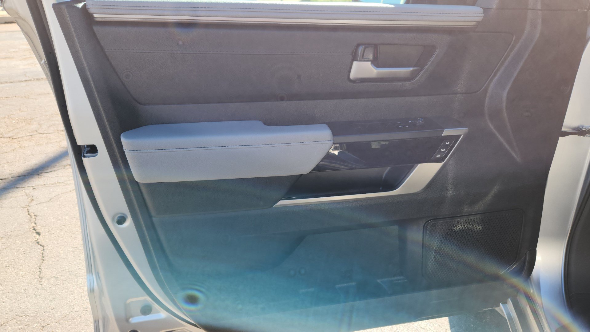 Used 2026 Toyota Tundra Limited AWD/4WD image 18