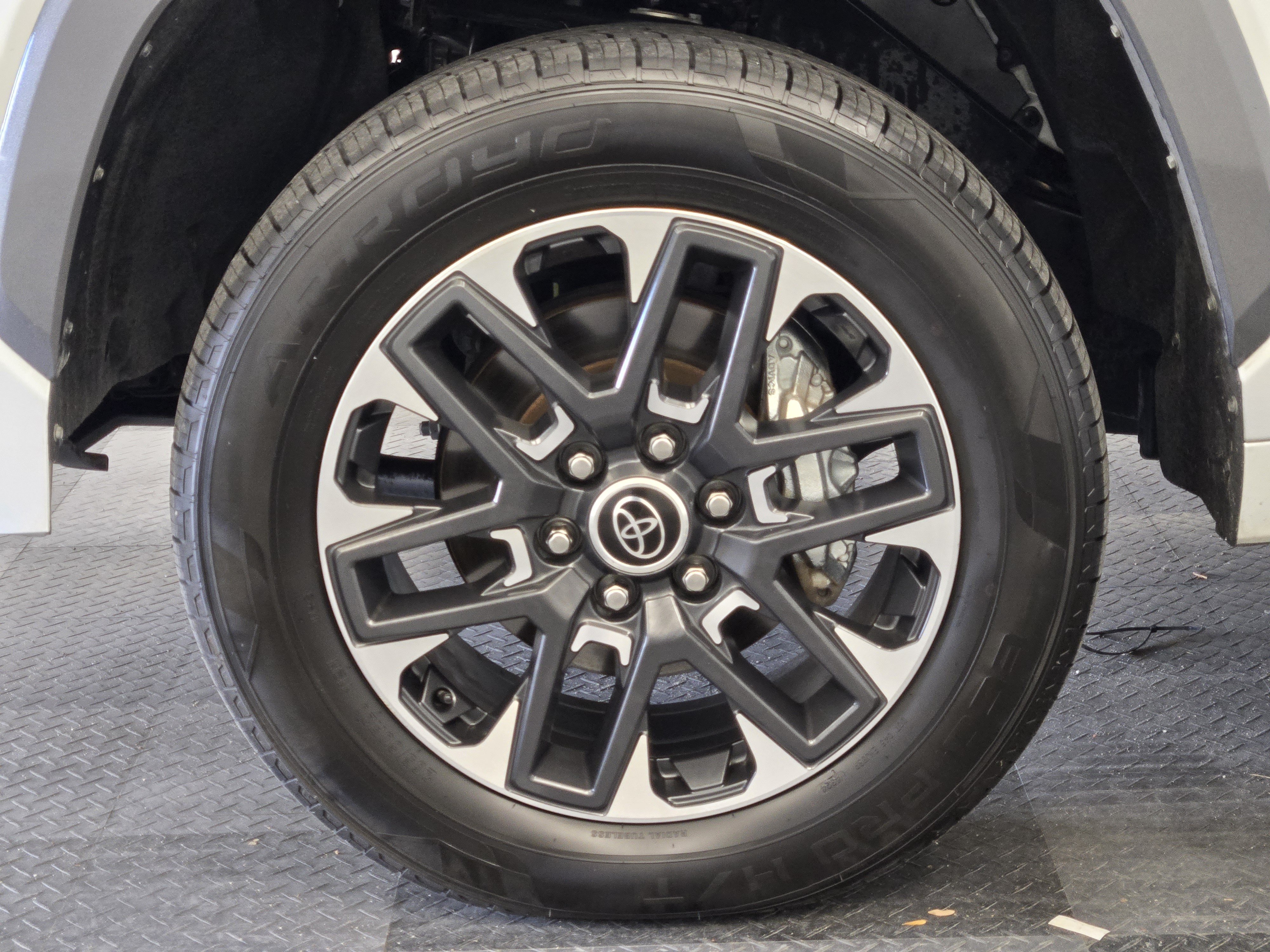 Used 2023 Toyota Tundra Limited w/ Power Package AWD/4WD image 10