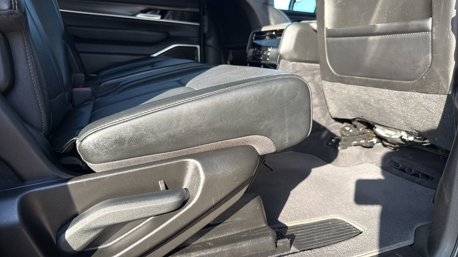 Used 2024 Jeep Wagoneer Series II w/ Flexible Seating Group AWD/4WD image 24