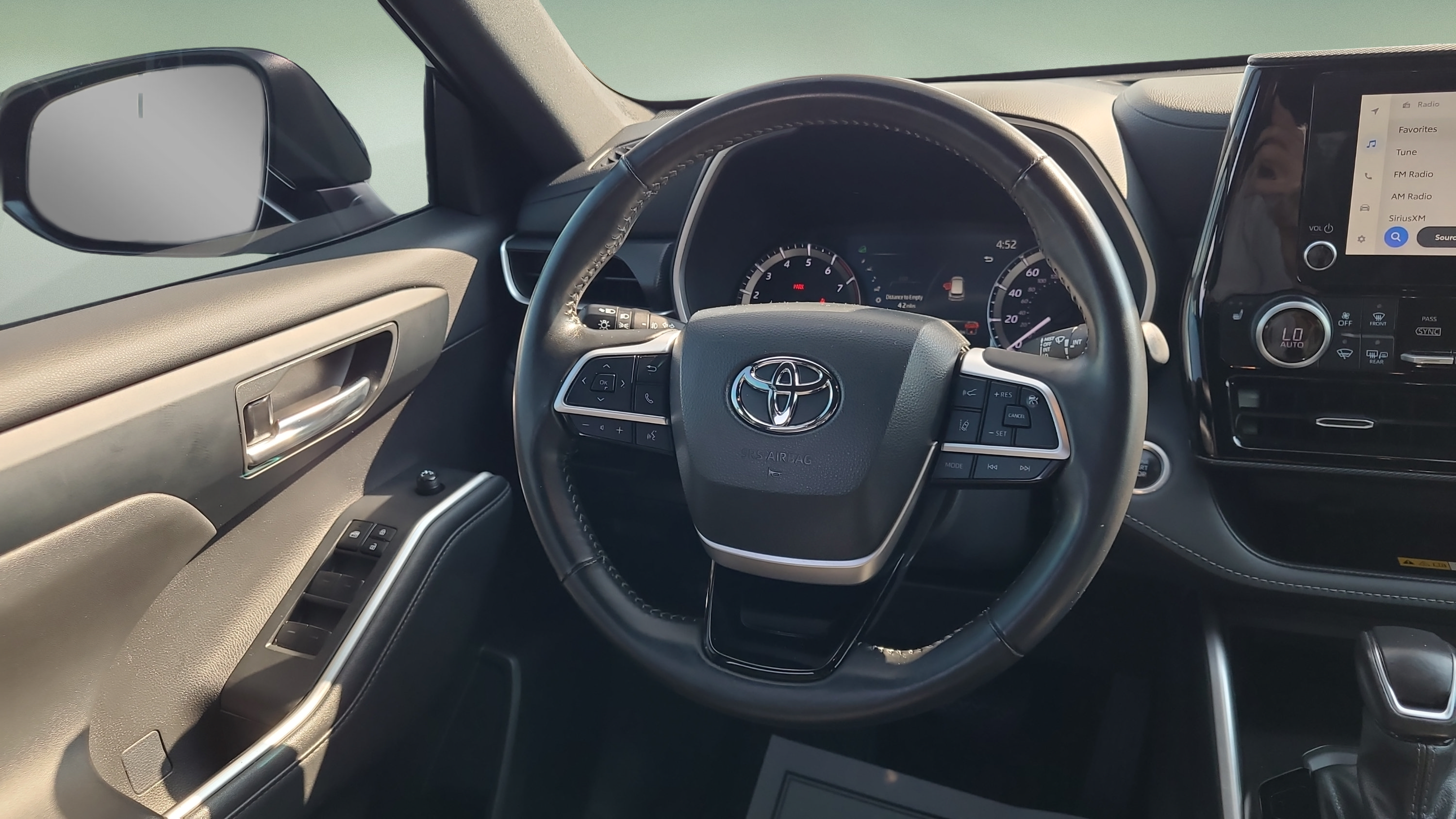 Used 2024 Toyota Highlander XSE AWD/4WD image 12