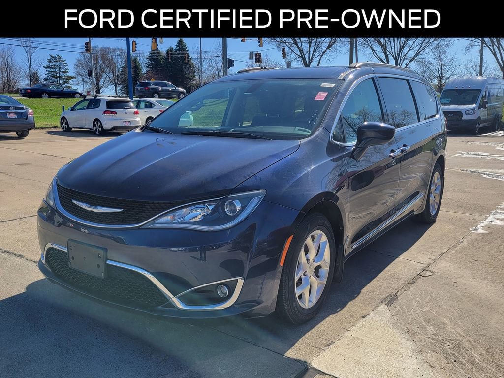Used 2017 Chrysler Pacifica Touring-L image 2