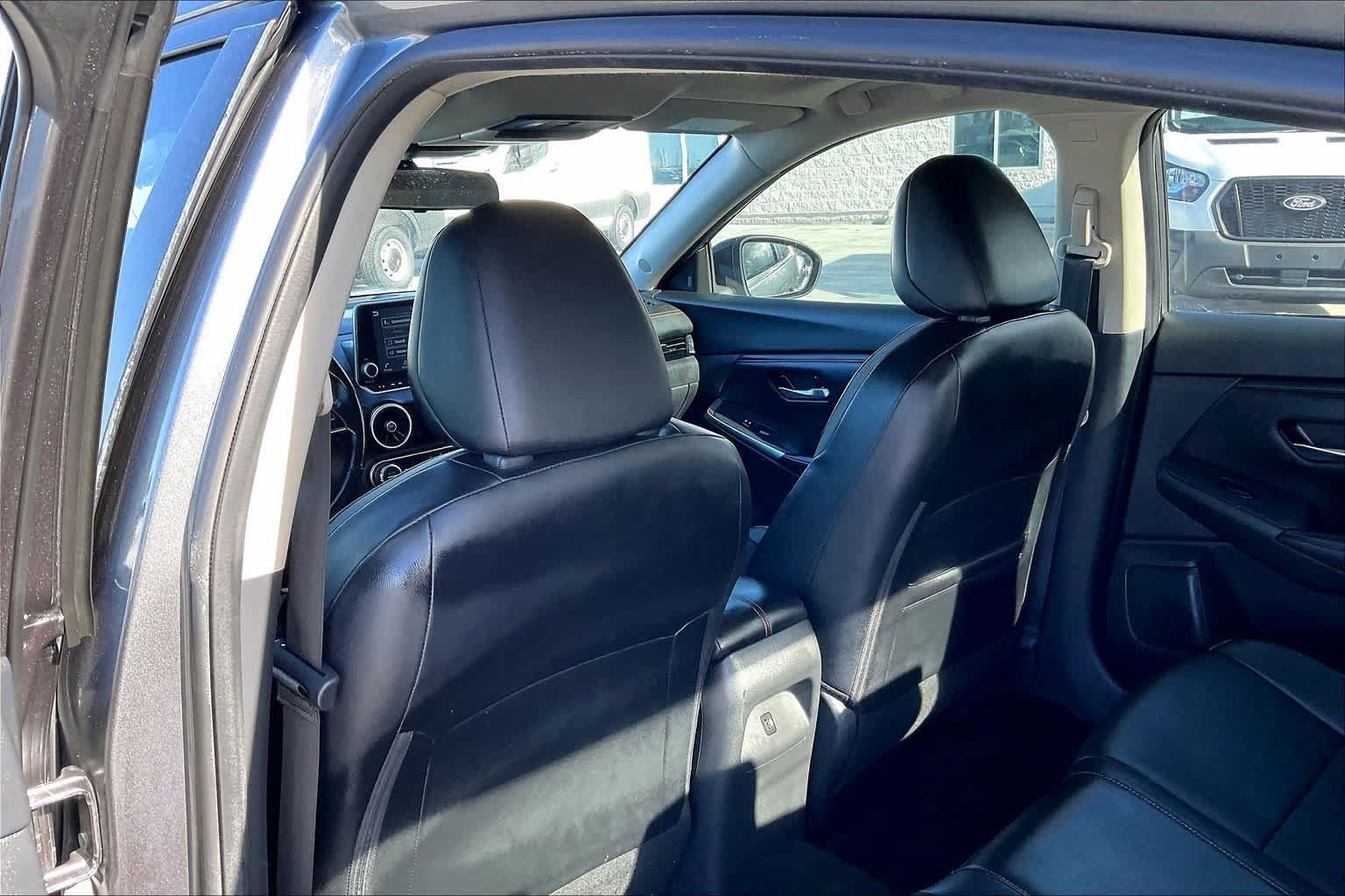 Used 2023 Nissan Sentra SR w/ SR Premium Package FWD image 12