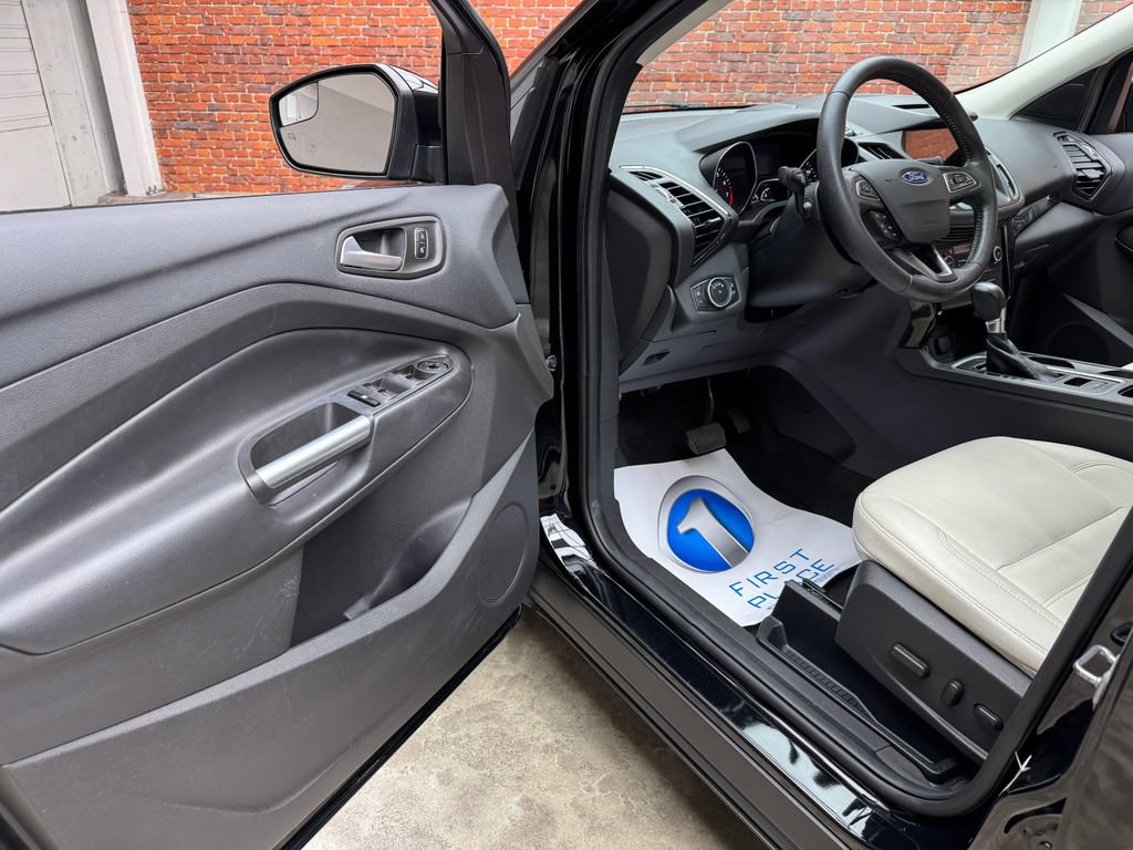 Certified 2018 Ford Escape SEL w/ SEL Sport Appearance Package AWD/4WD image 9