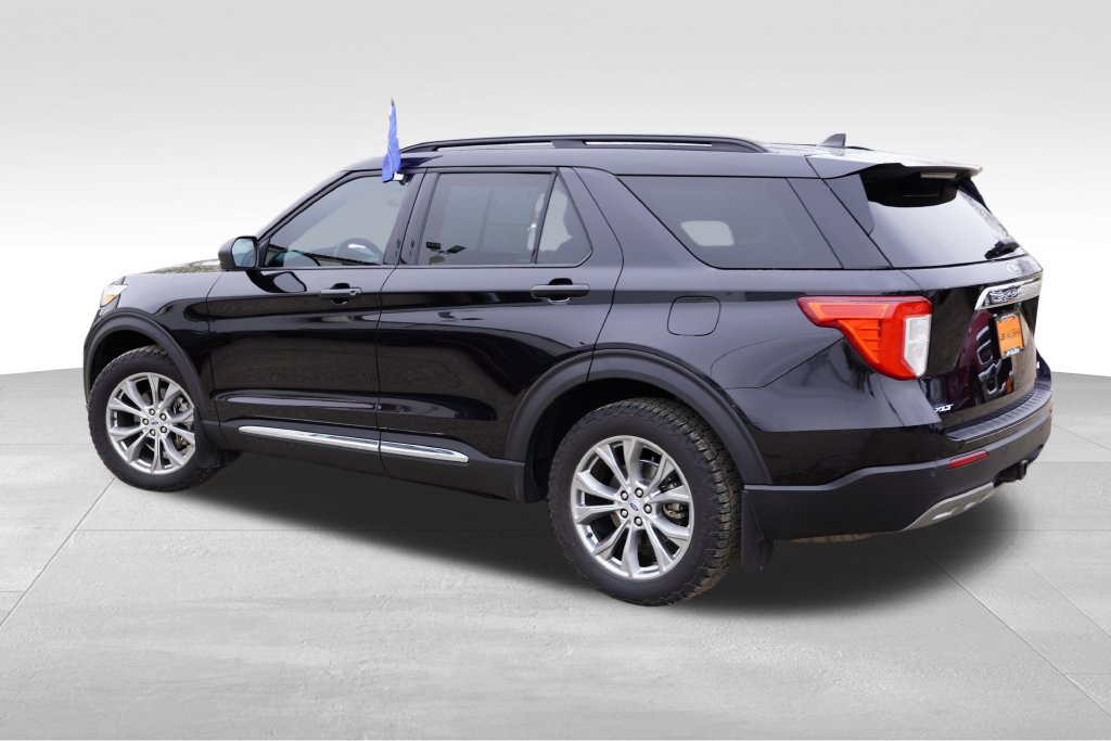 Certified 2022 Ford Explorer XLT w/ Equipment Group 202A AWD/4WD image 9