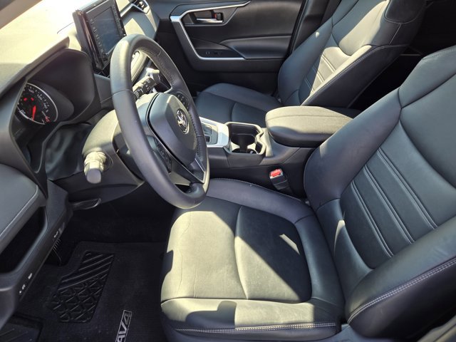Used 2021 Toyota RAV4 XLE Premium image 12