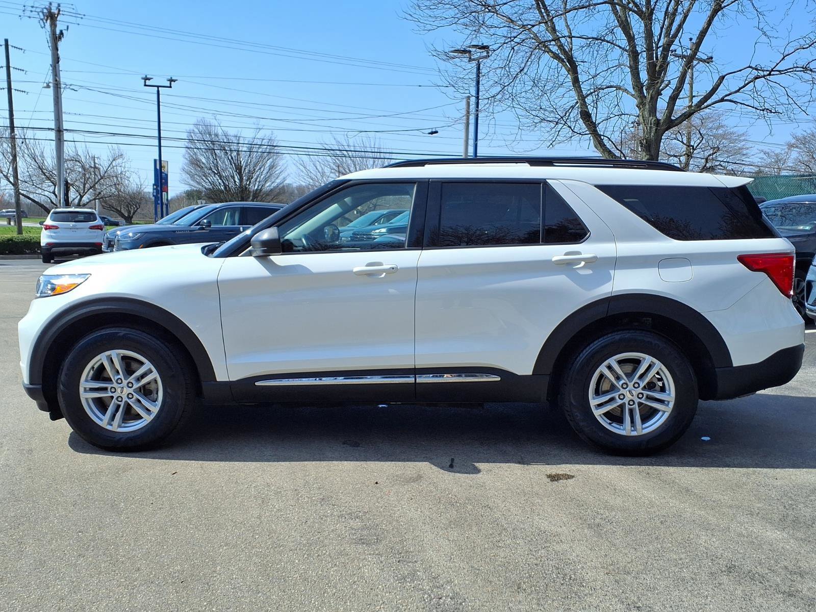 Certified 2022 Ford Explorer XLT w/ Equipment Group 202A AWD/4WD image 2