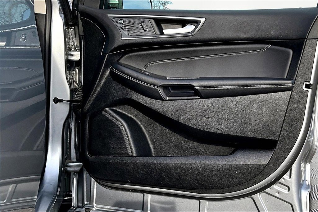 Certified 2024 Ford Edge Titanium image 24
