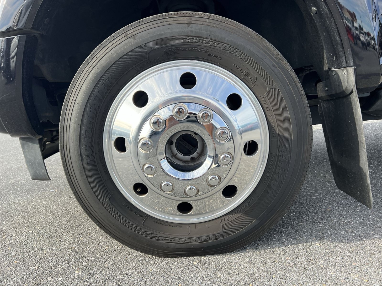 Certified 2019 Ford F450 Platinum w/ Platinum Ultimate Package AWD/4WD image 20