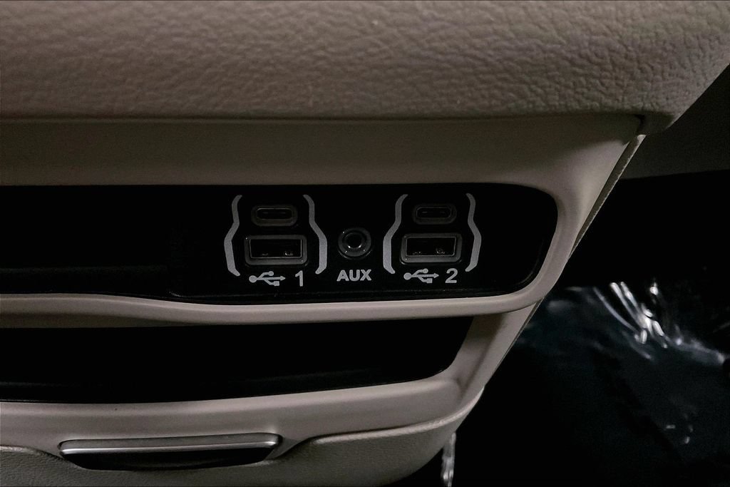 Used 2024 Chrysler Voyager LX FWD image 31