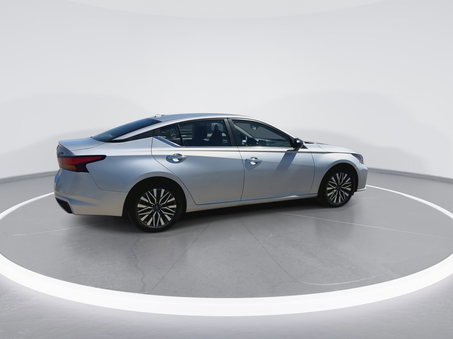 Used 2024 Nissan Altima 2.5 SV image 5