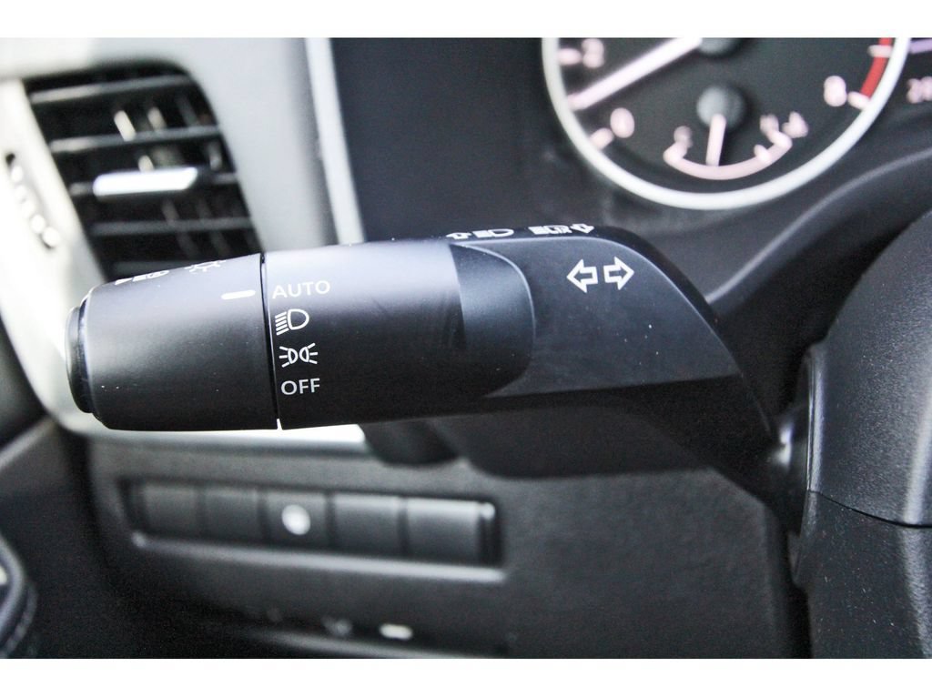 Used 2024 Nissan Rogue SV w/ SV Premium Package FWD image 16