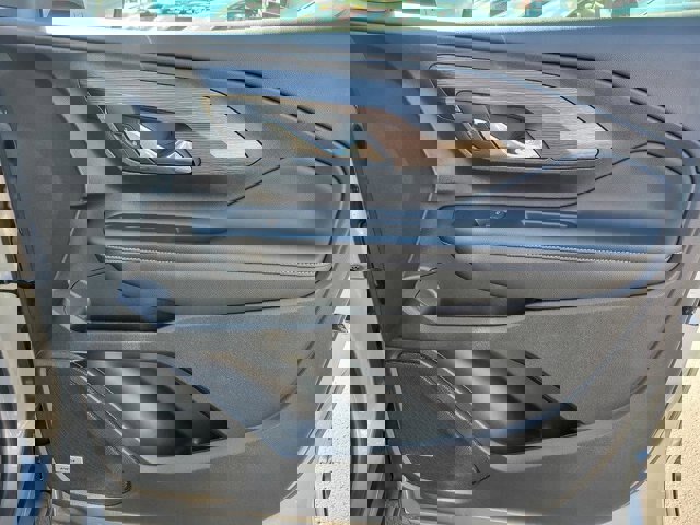 Used 2023 GMC Terrain SLT w/ Infotainment Package II image 30