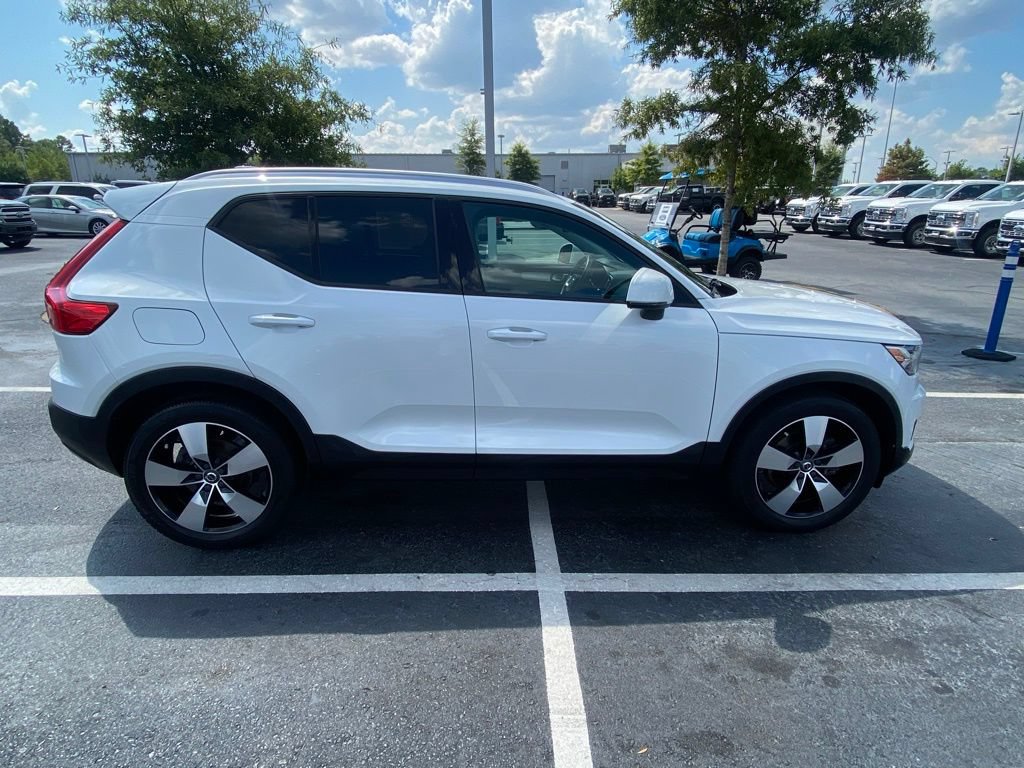 Used 2021 Volvo XC40 T4 Momentum FWD image 8