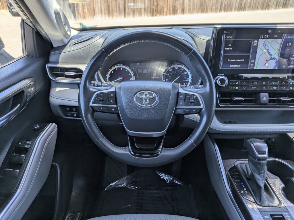 Used 2022 Toyota Highlander Platinum AWD/4WD image 16