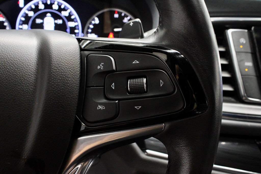 Used 2024 Buick Enclave Premium AWD/4WD image 28