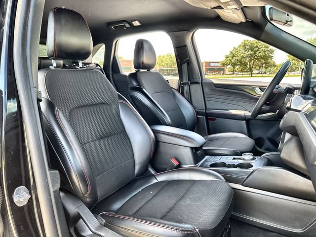 Certified 2025 Ford Escape ST-Line Select AWD/4WD image 23