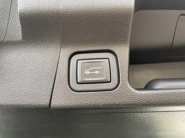 Used 2023 GMC Acadia SLT image 15