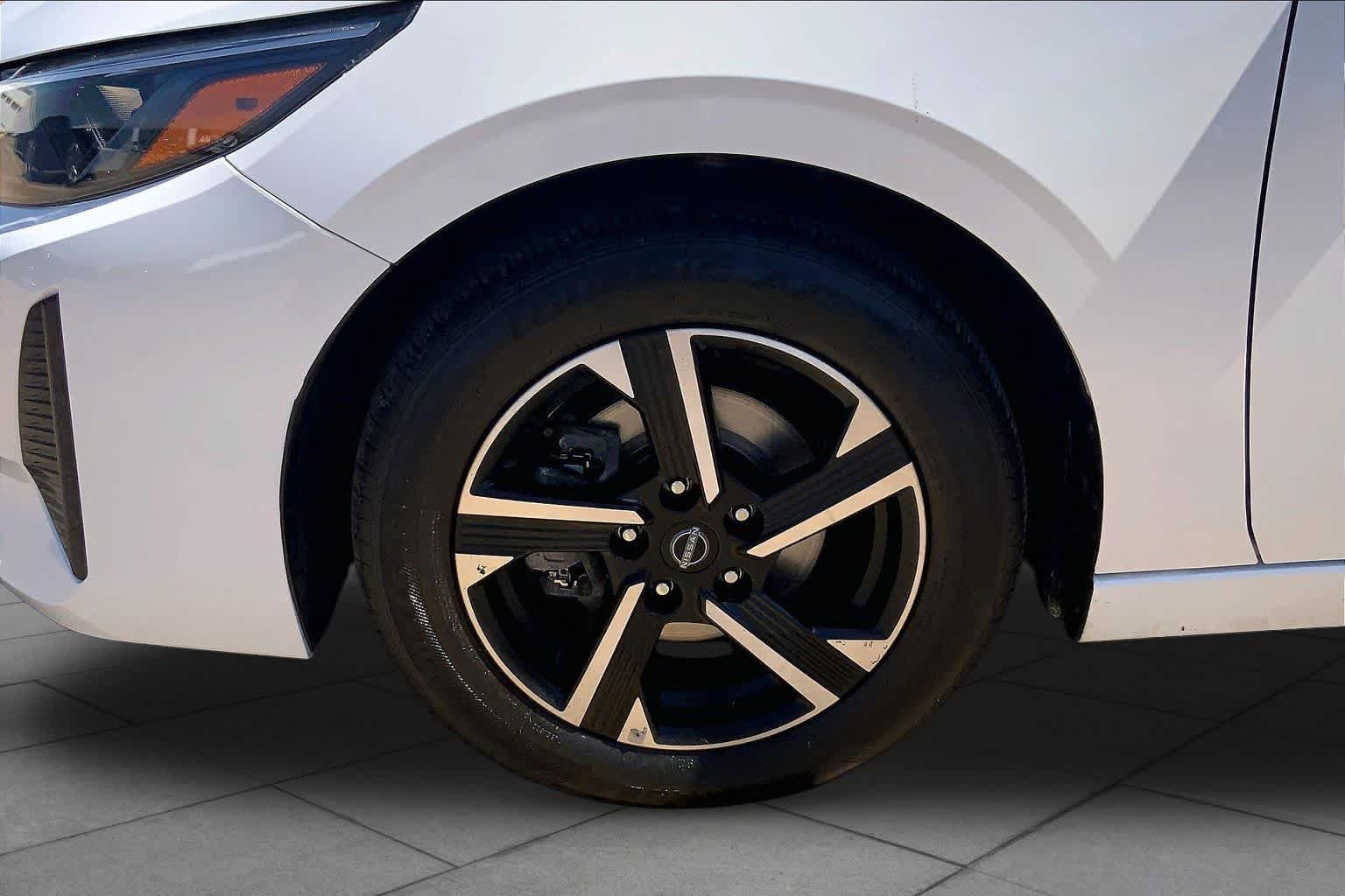 Used 2024 Nissan Sentra SV FWD image 11