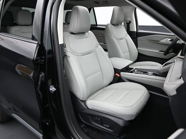 Certified 2025 Ford Explorer Active w/ Active Comfort Package image 29