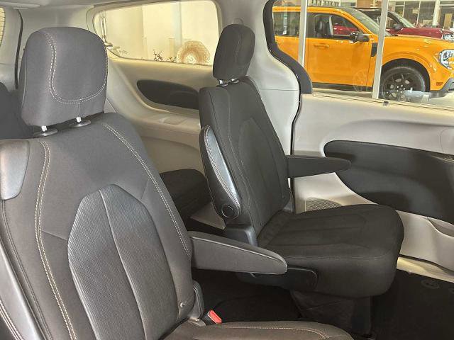 Used 2020 Chrysler Pacifica Touring image 30
