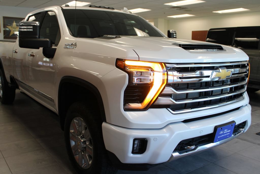 Used 2024 Chevrolet Silverado 3500 High Country w/ High Country Premium Package AWD/4WD image 7