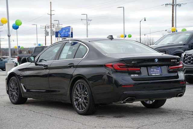 Used 2023 BMW 530e xDrive w/ Premium Package image 3