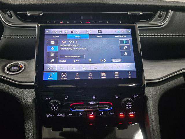 Used 2024 Jeep Grand Cherokee L Limited w/ Black Appearance Package AWD/4WD image 32
