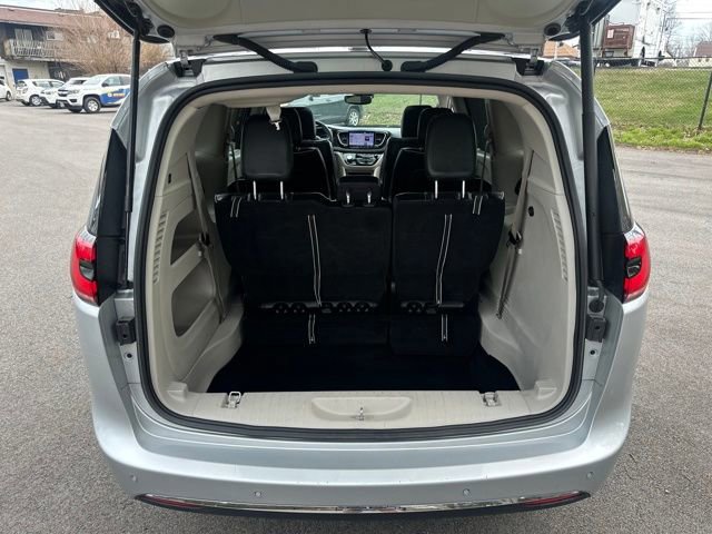 Used 2023 Chrysler Pacifica Limited image 27