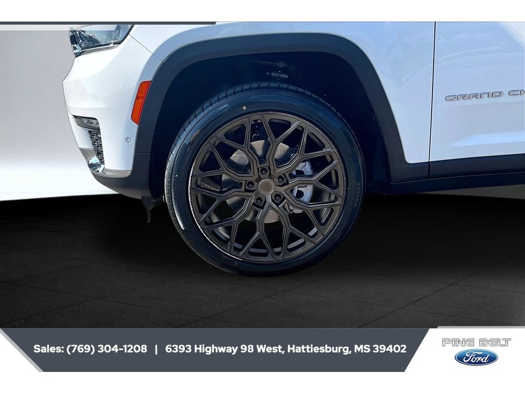 Used 2025 Jeep Grand Cherokee L Limited w/ Luxury Tech Group II RWD image 7