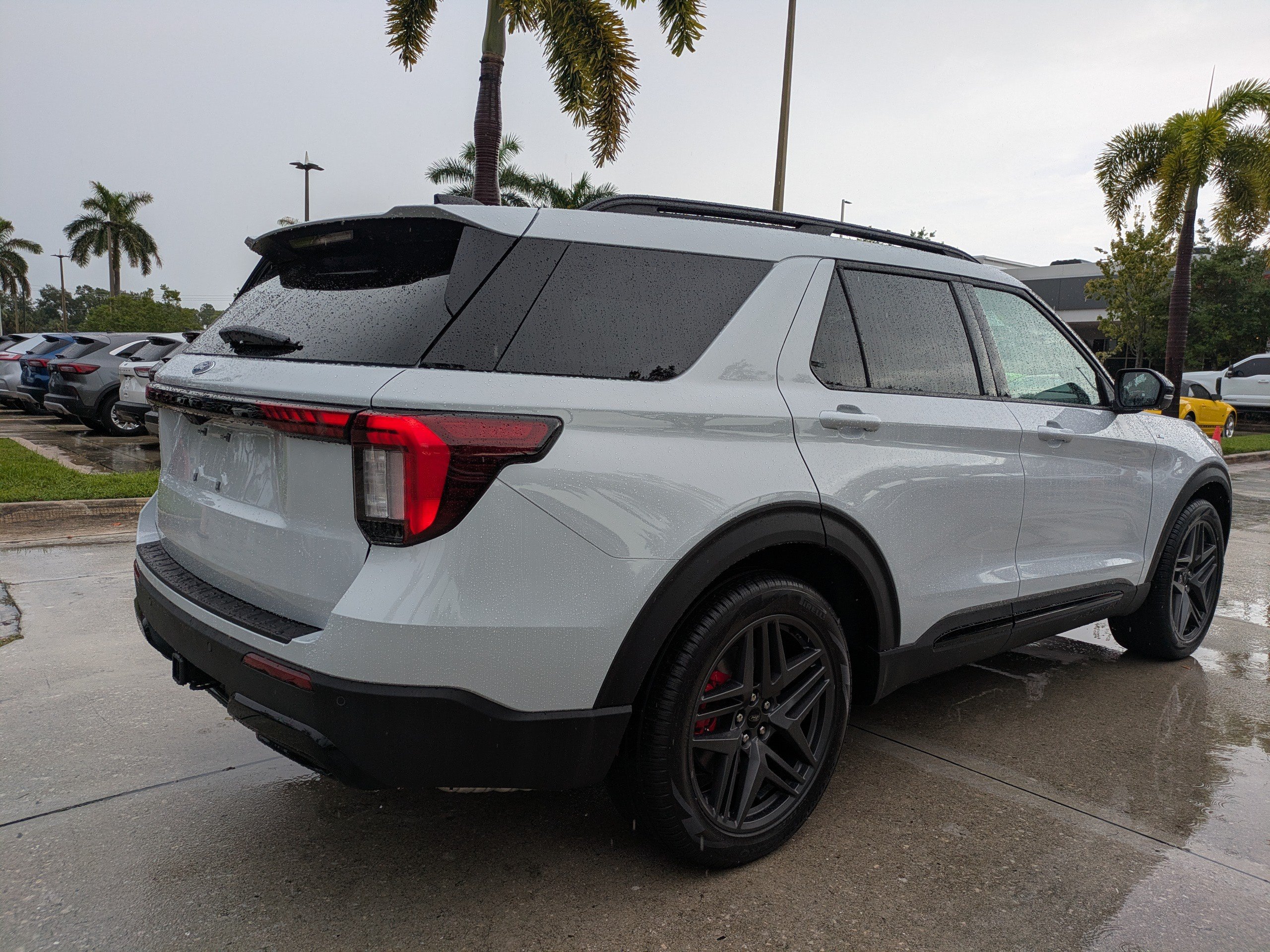 Certified 2026 Ford Explorer ST-Line w/ ST-Line Street Pack RWD image 4