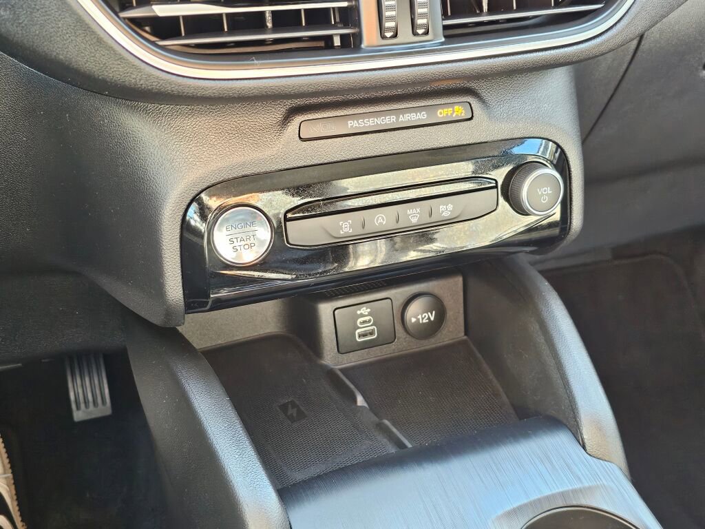 Certified 2025 Ford Escape Platinum AWD/4WD image 26