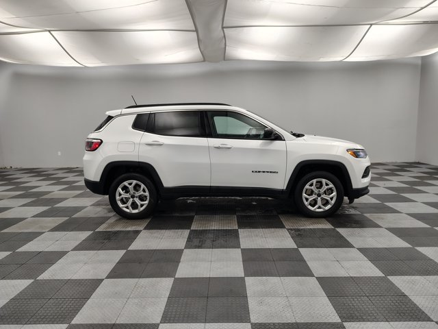 Used 2025 Jeep Compass Latitude w/ Sun & Sound Group AWD/4WD image 10