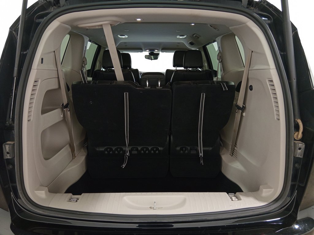 Used 2024 Chrysler Pacifica Touring-L FWD image 5