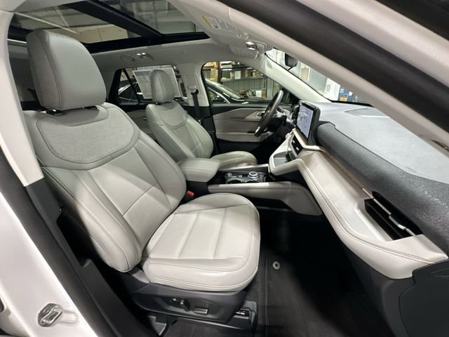 Certified 2025 Ford Explorer Active w/ Active Comfort Package AWD/4WD image 31