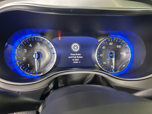 Used 2025 Chrysler Pacifica Limited FWD image 11
