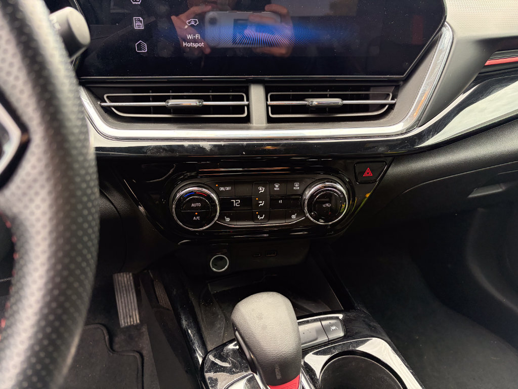 Used 2024 Chevrolet Trax RS w/ Sunroof Package FWD image 19