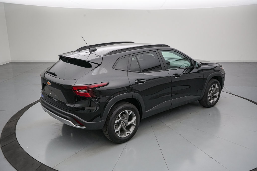 Used 2026 Chevrolet Trax LT FWD image 4