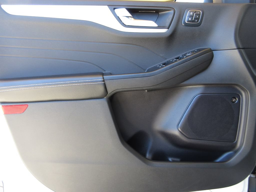 Certified 2024 Ford Escape SE w/ PHEV Premium Package FWD image 9