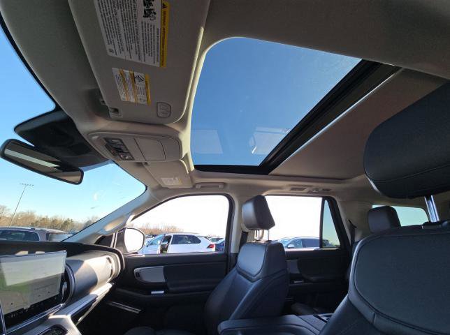 Certified 2025 Ford Expedition Active image 12