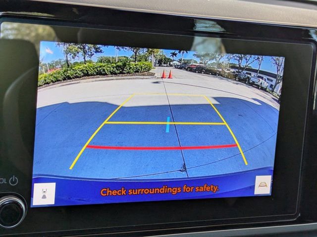 Used 2025 Toyota Camry SE image 27