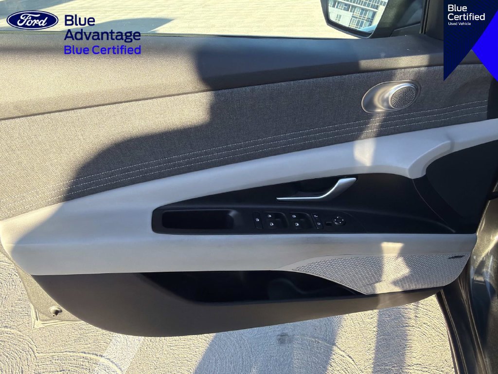 Used 2025 Hyundai Elantra Limited FWD image 12