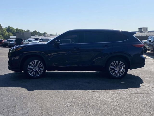 Used 2023 Toyota Highlander Platinum FWD image 2