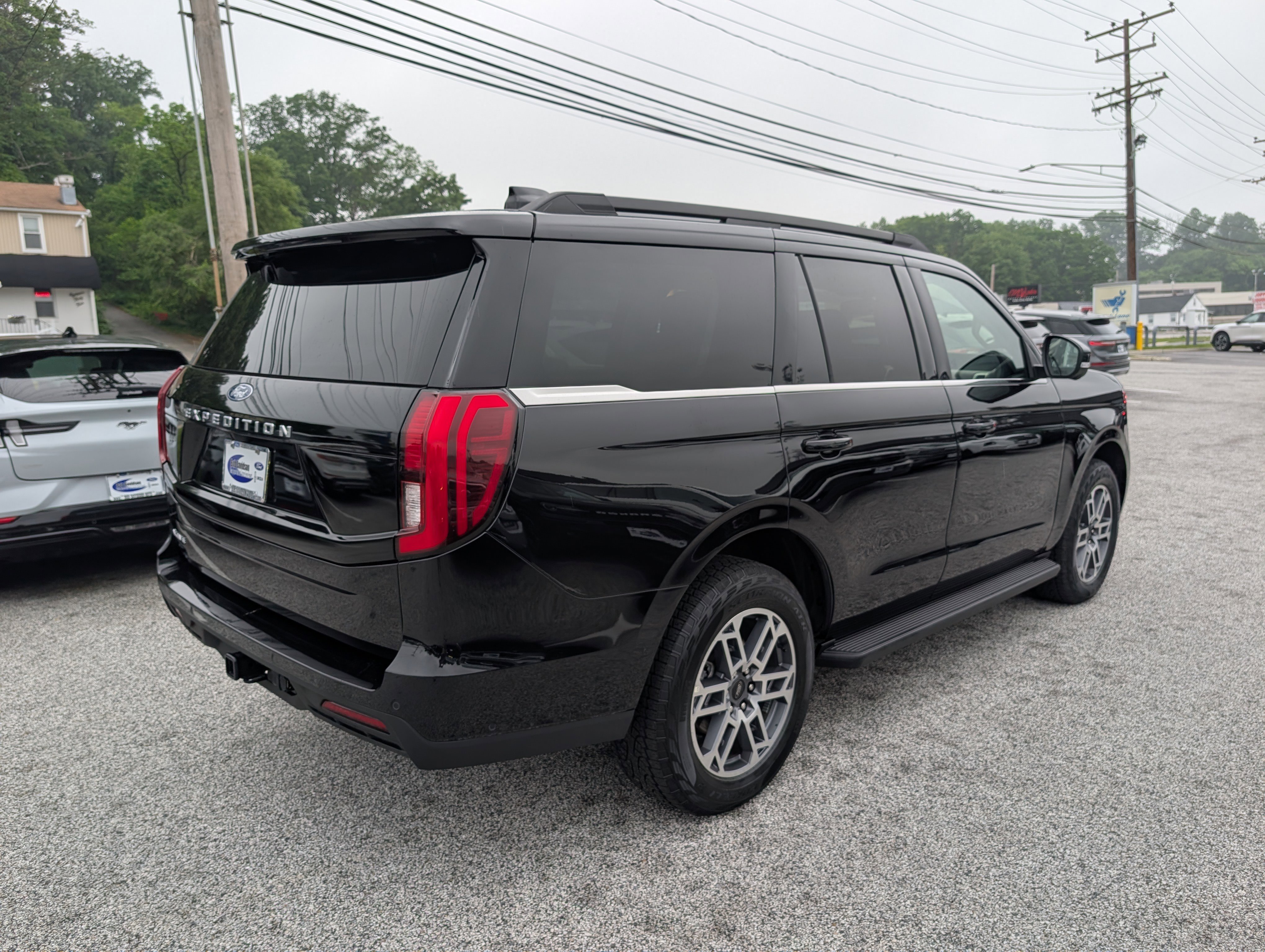 Certified 2025 Ford Expedition Active AWD/4WD image 7