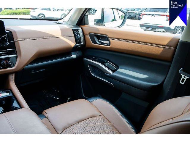 Used 2024 Nissan Pathfinder Platinum FWD image 15
