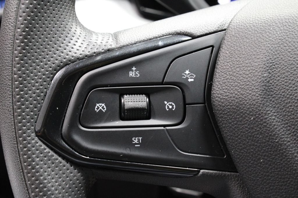 Used 2025 Chevrolet Trax LT FWD image 26