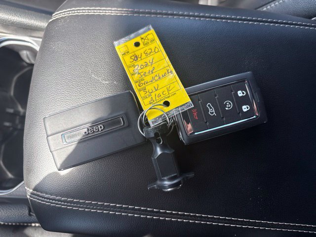 Used 2024 Jeep Grand Cherokee L Limited w/ Black Appearance Package RWD image 29