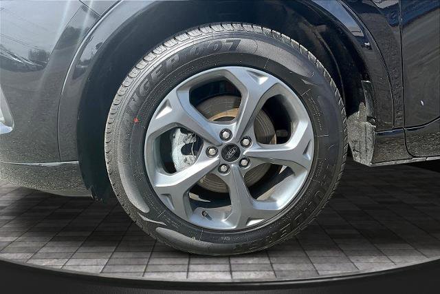 Certified 2024 Ford Escape ST-Line AWD/4WD image 9