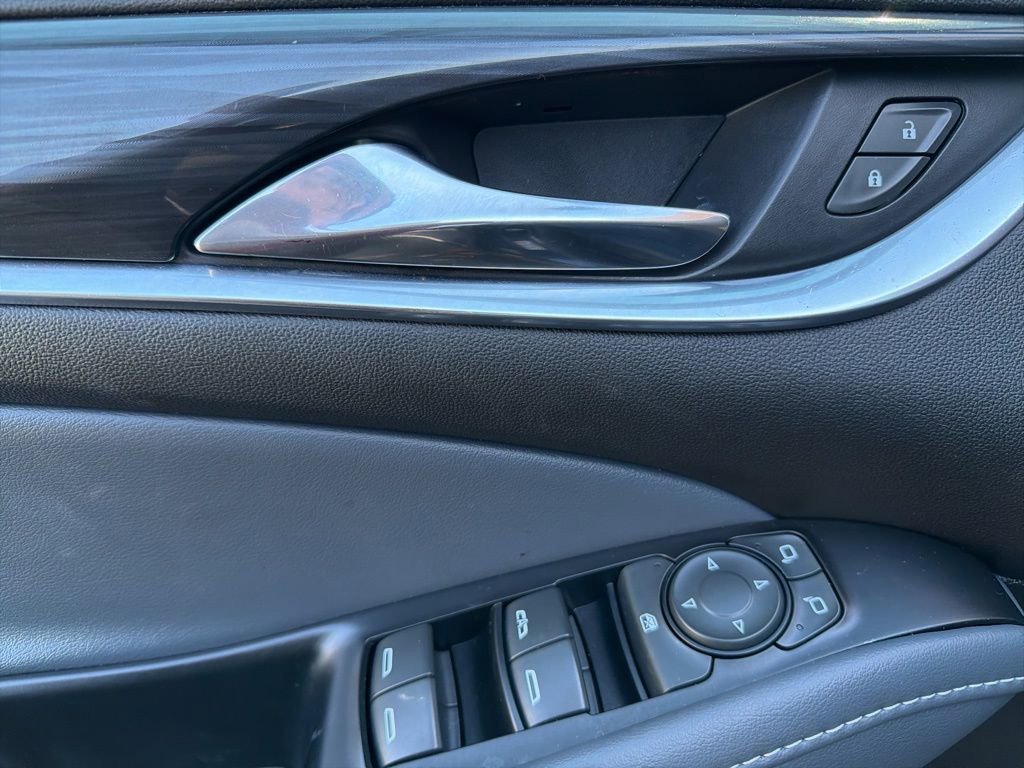 Used 2023 Buick Enclave Essence image 18