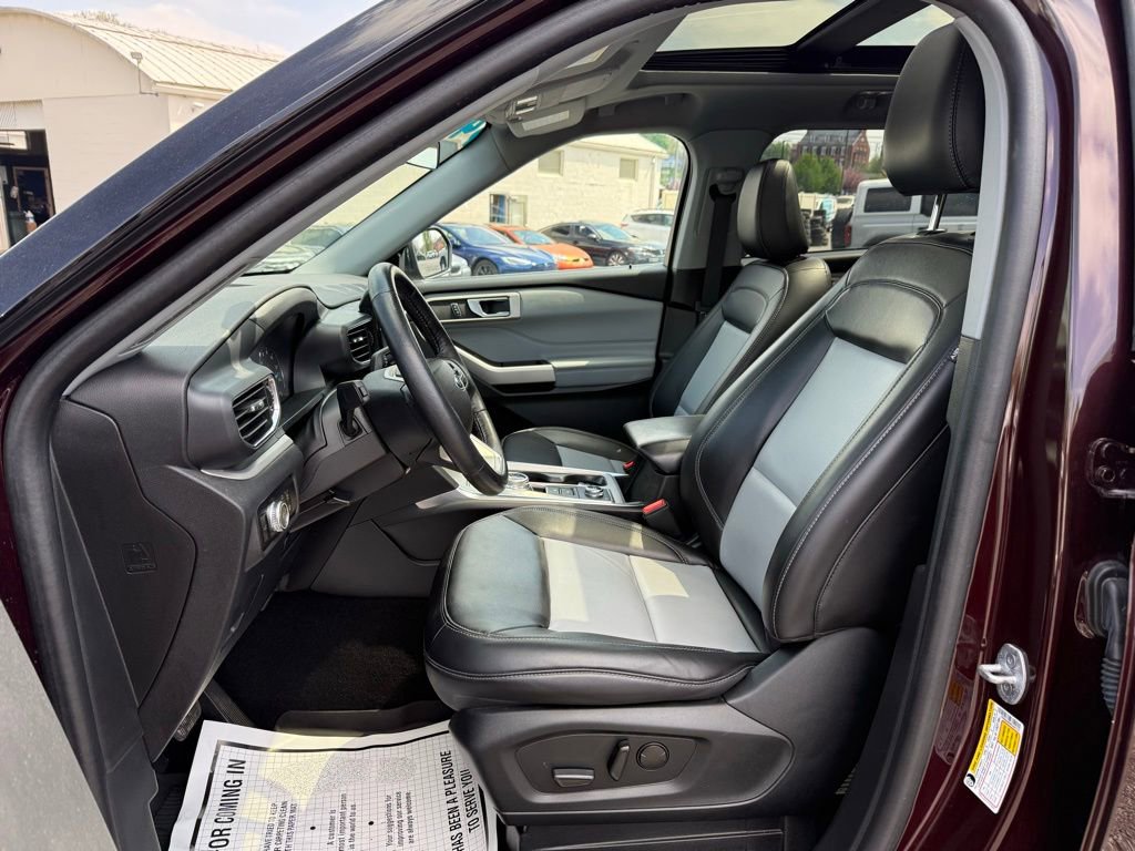 Certified 2023 Ford Explorer XLT w/ Equipment Group 202A AWD/4WD image 12